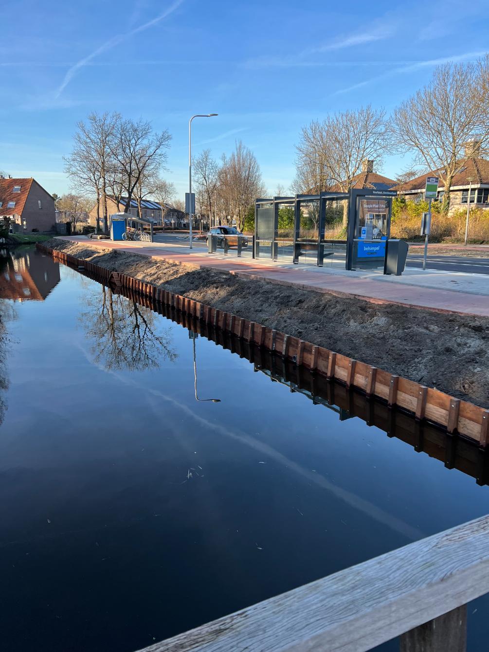 hardhouten beschoeiing waterwerken