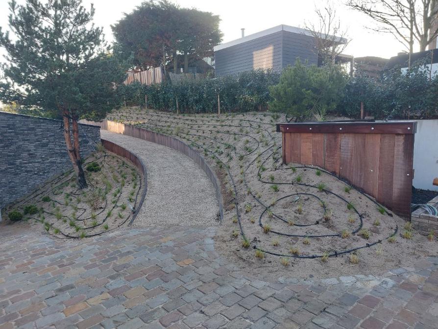 hardhouten damwand tuinaanleg noordwijk