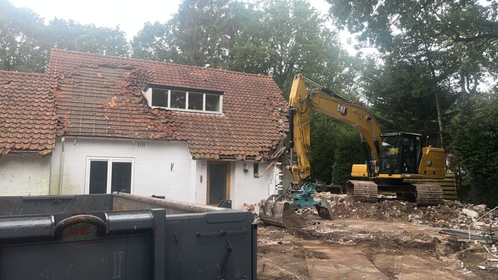 Hoe voorkom je schade aan omliggende gebouwen tijdens het slopen van een woning?